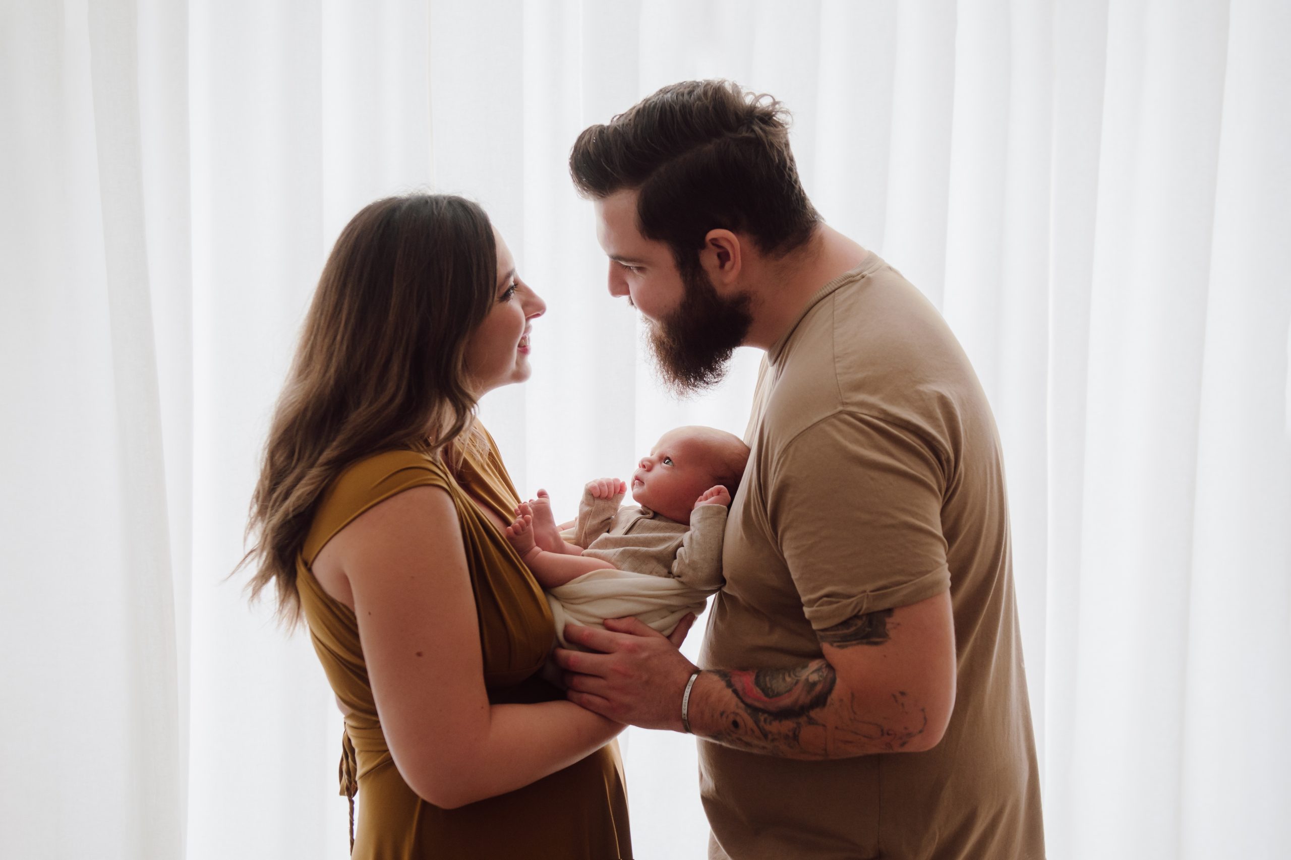 Momento tenero del servizio newborn